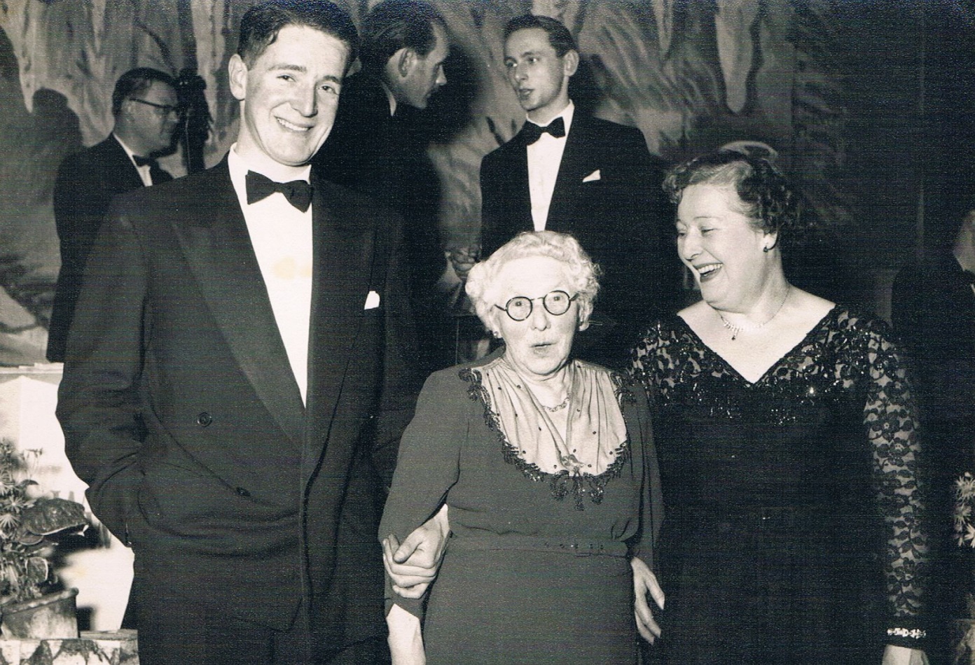 Reginald Garnet Edwards with Annie Elizabeth Stokes and Peggy Edwards - April 1953